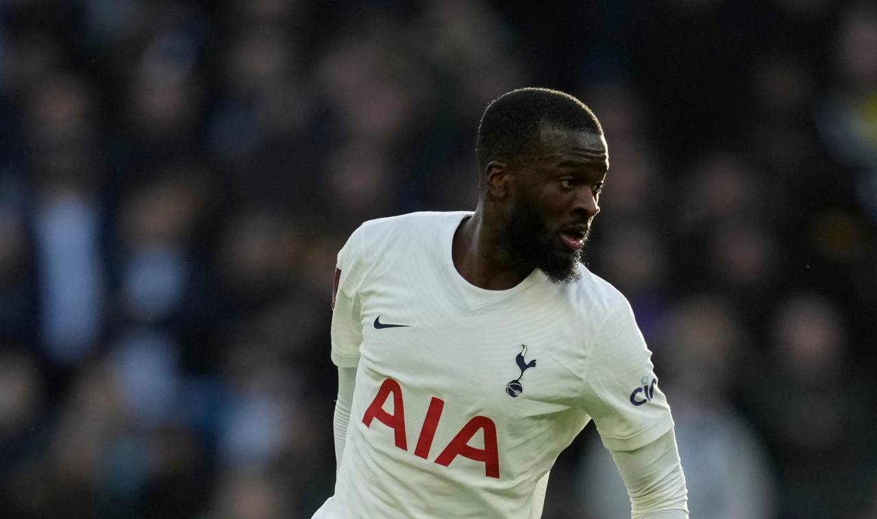 Ndombele con la maglia del Tottenham 