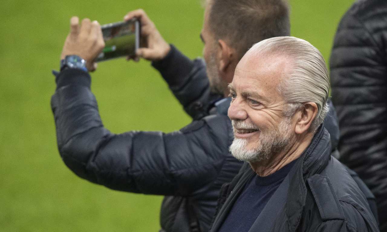 De Laurentiis sorride 