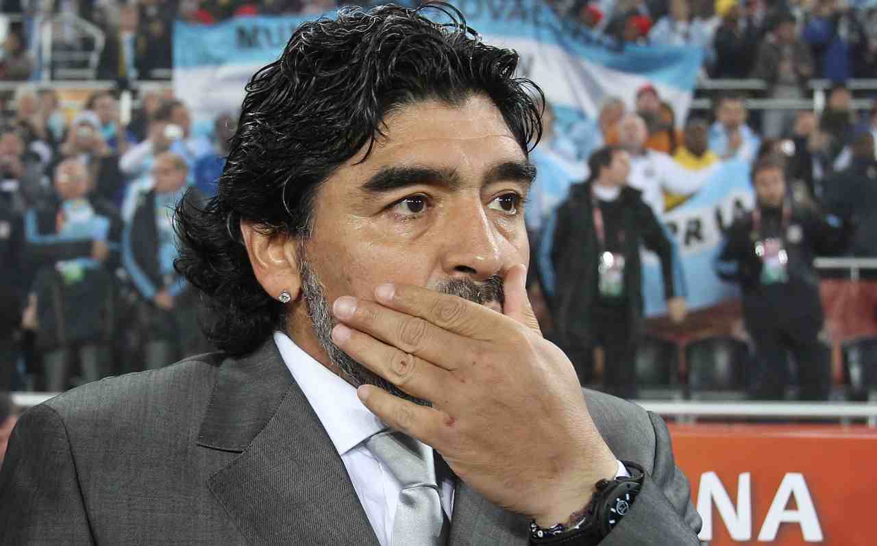 Maradona pensieroso 