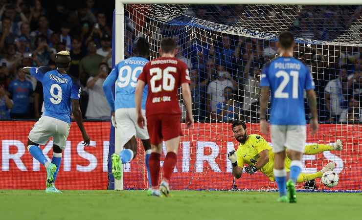 L'errore di Osimhen dal dischetto in Napoli-Liverpool