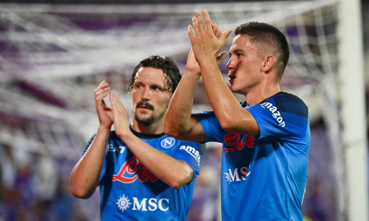 Raspadori con Mario Rui 