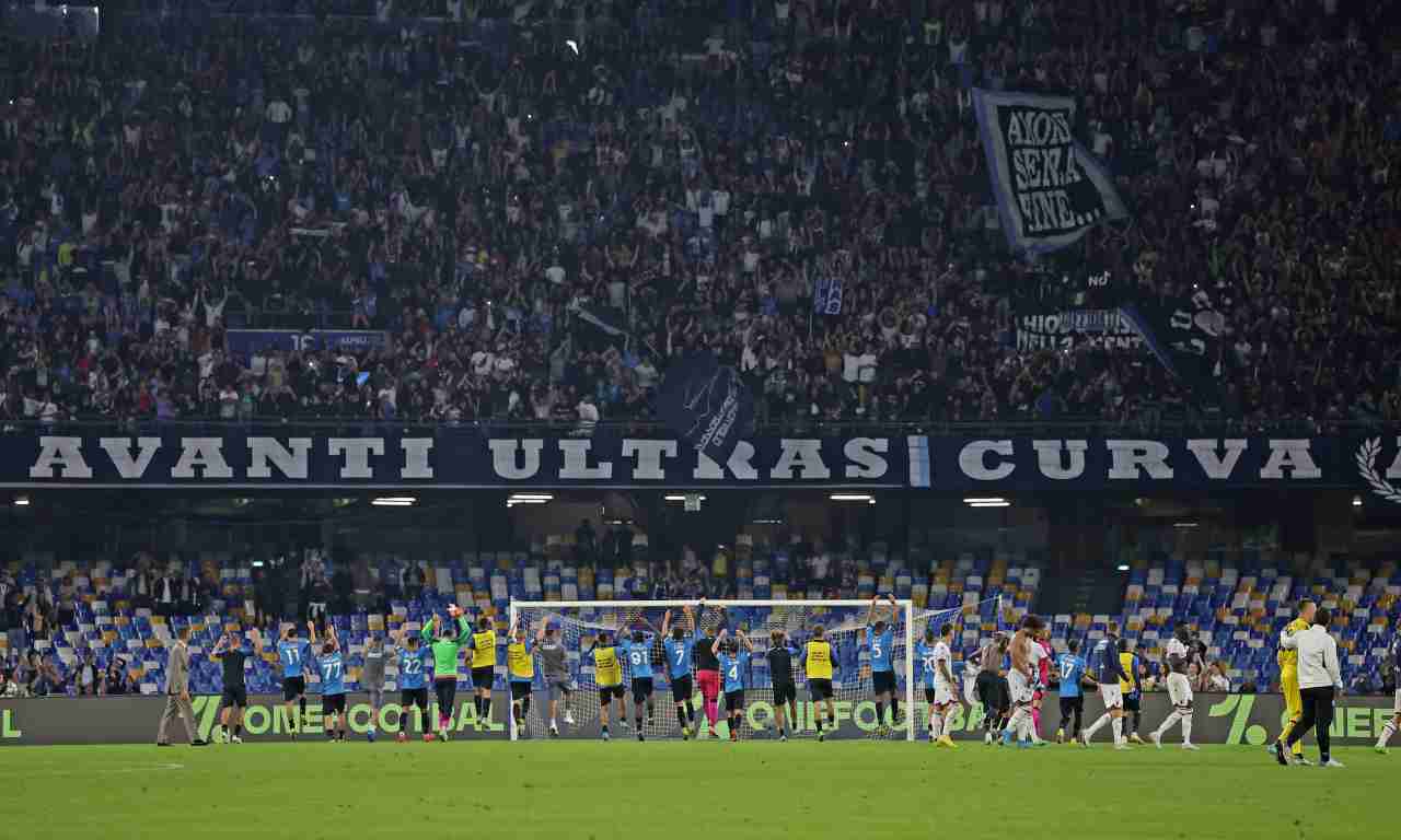 Tifosi del Napoli esultano con la squadra 