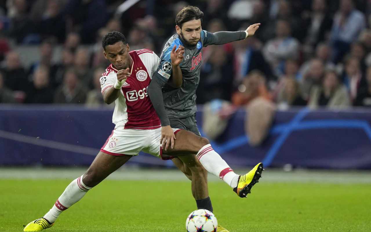 Kvaratskhelia contro l'Ajax 