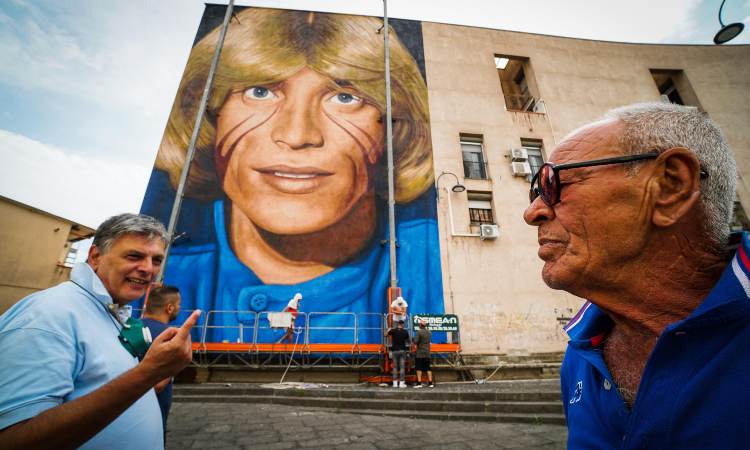 Murales di Nino D'Angelo