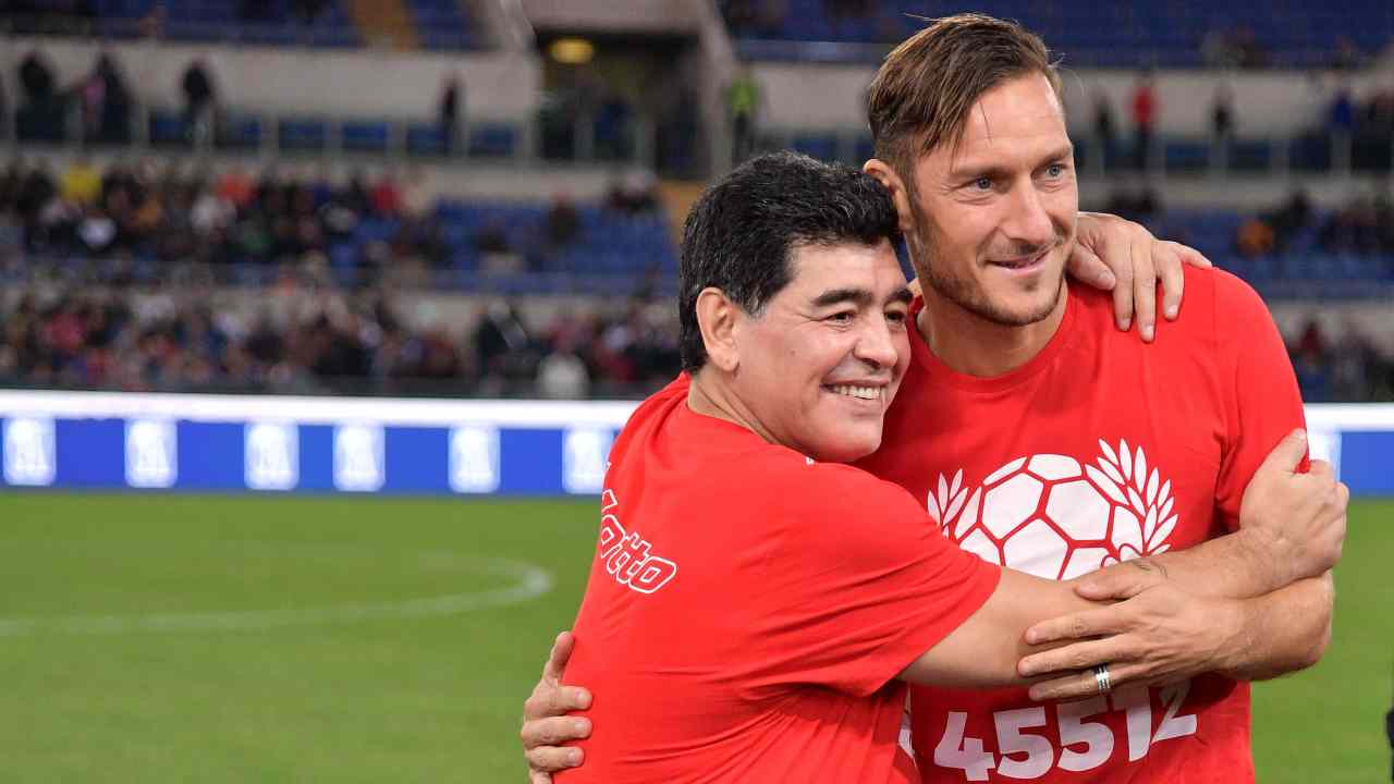 Diego Maradona e Francesco Totti napolicalciolive.com 21112022