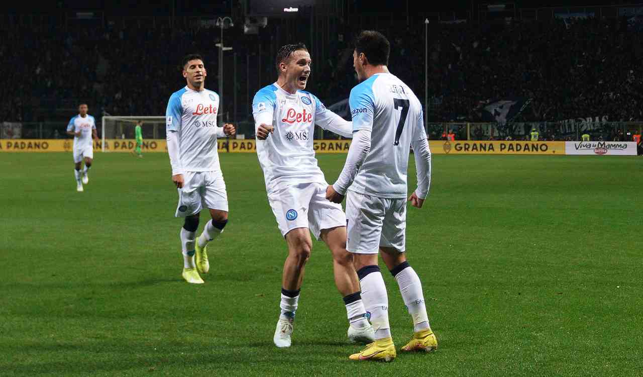 Elmas con Zielinski e Mathias Olivera 