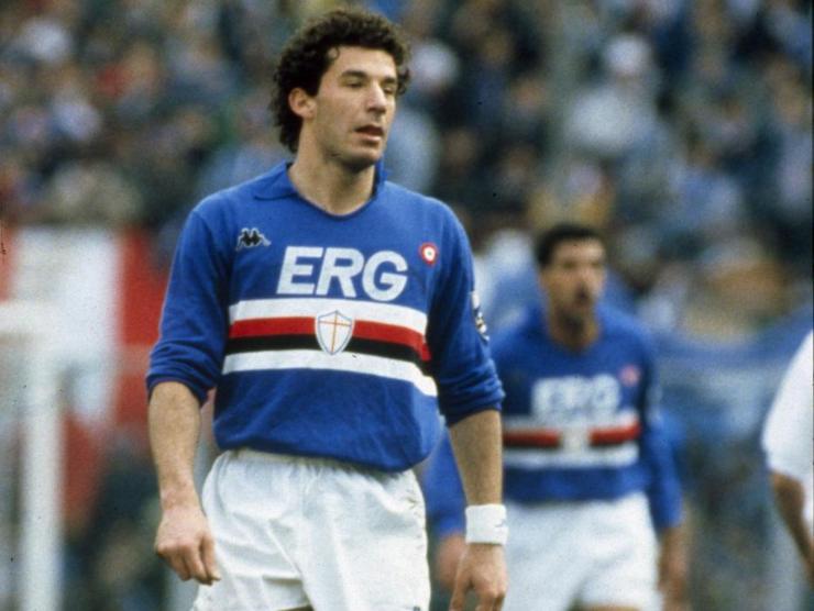 Gianluca Vialli con la maglia della Sampdoria - Napolicalciolive.com