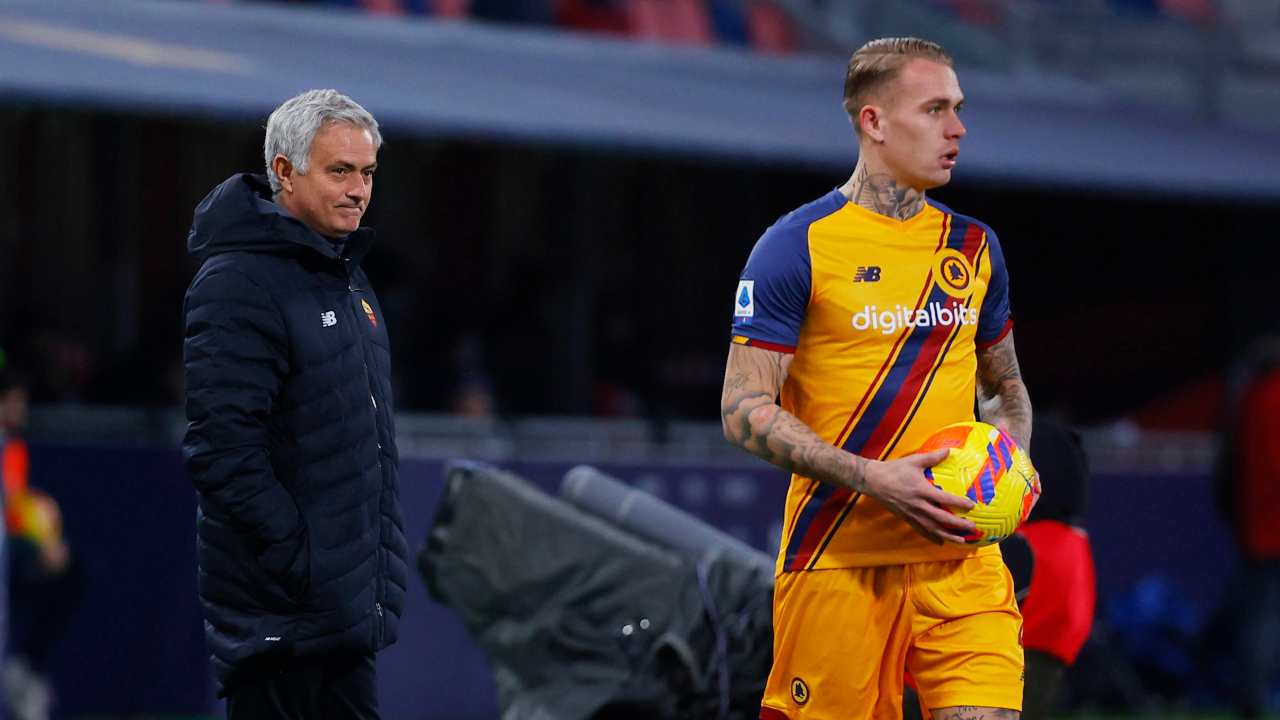 José Mourinho e Rick Karsdorp napolicalciolive.com 20112022