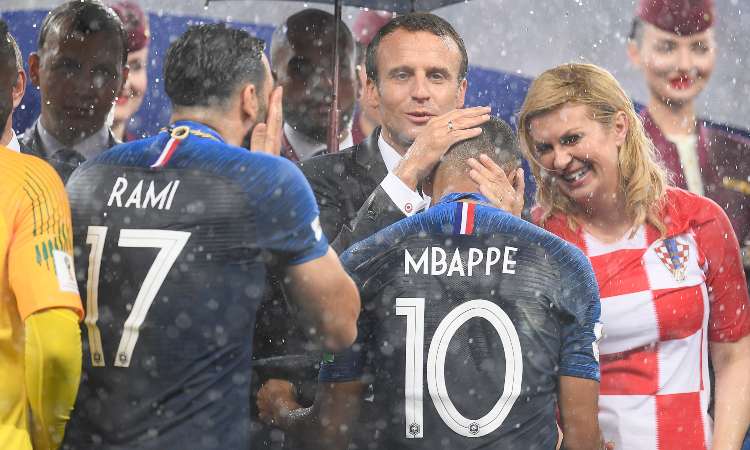 Mbappé e Macron (LaPresse) napolicalciolive.com 