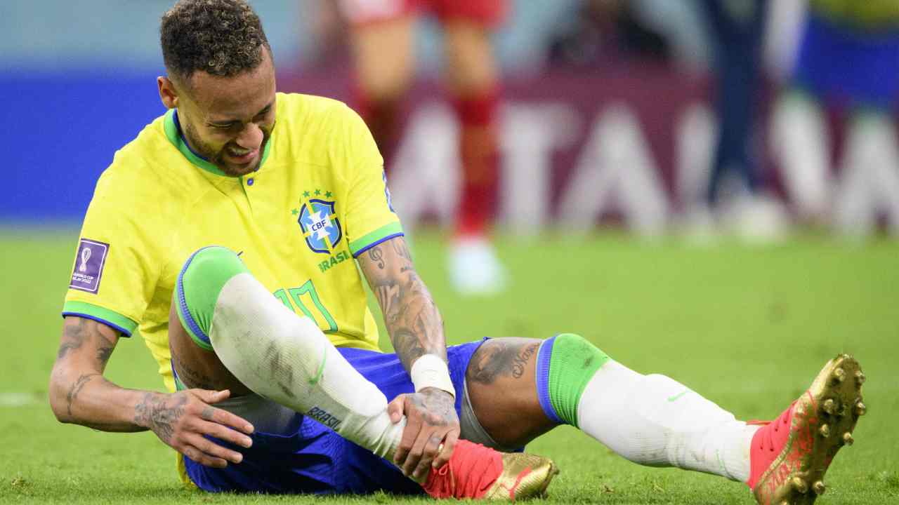 Neymar dolorante nella gara contro la Serbia - Napolicalciolive.com