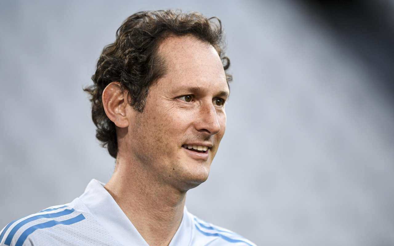 Elkann sorride