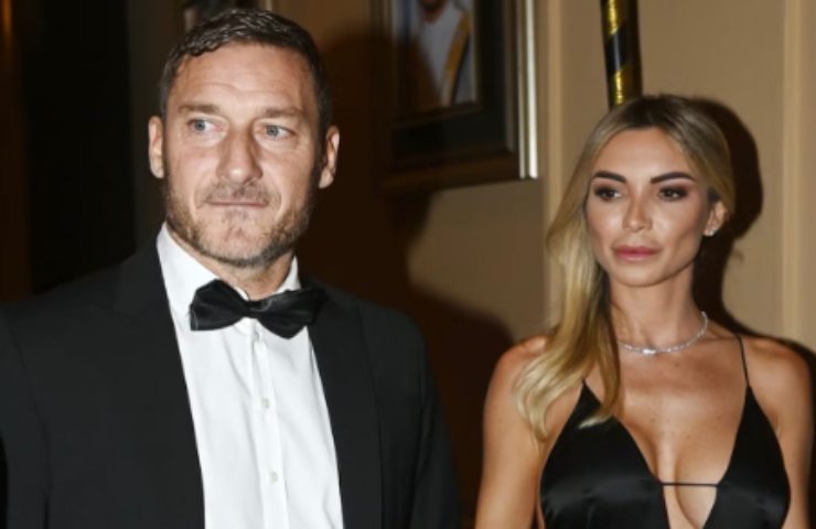 Francesco Totti e la Bocchi ad un evento - napolicalciolive 17122022