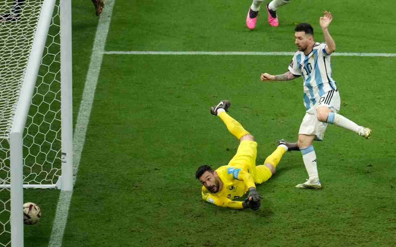 Il gol di Lionel Messi per il momentaneo 3-2 napolicalciolive.com 21122022