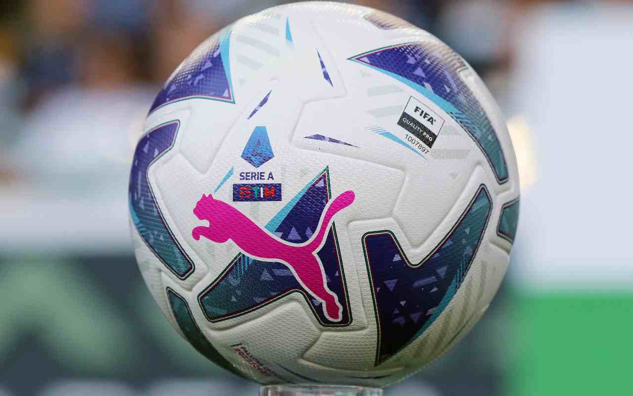 Logo della Serie A sul pallone - napolicalciolive.com