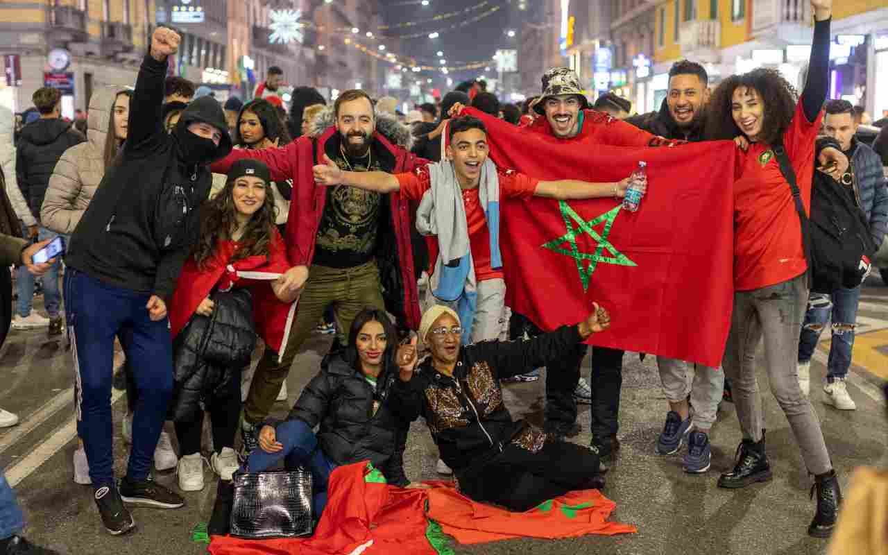 Tifosi del Marocco in festa a Milano napolicalciolive.com 13122022