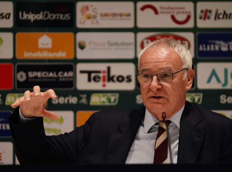 Claudio Ranieri durante la presentazione con il Cagliari napolicalciolive.com 