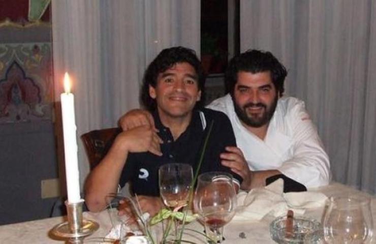 Maradona e lo chef posano insieme a Villa Crespi