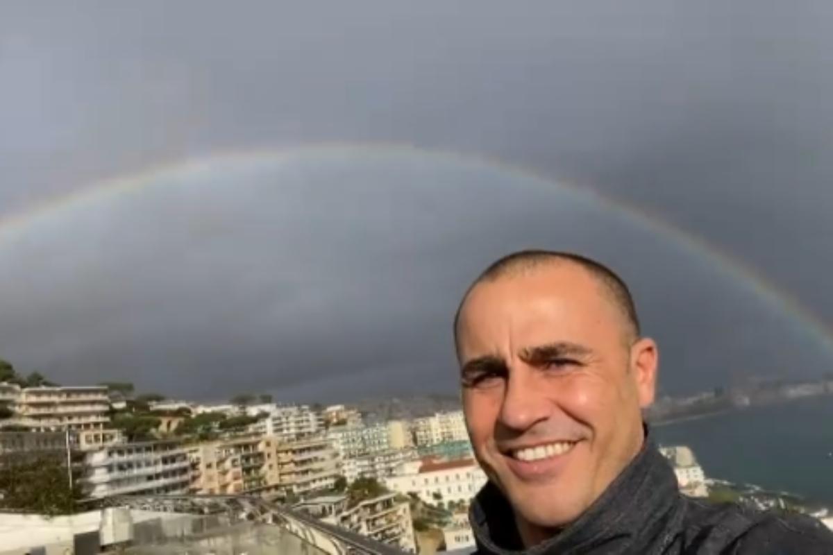 Fabio Cannavaro durante una pausa da una pedalata