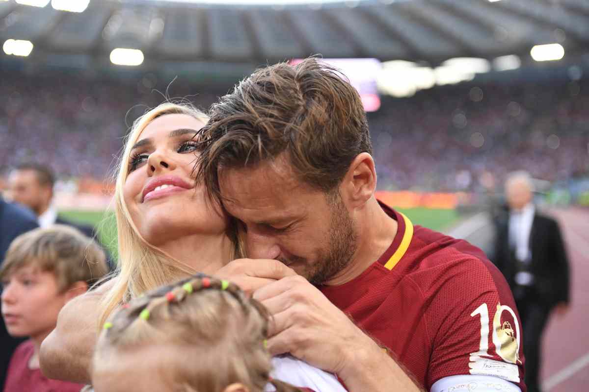 Totti con Ilary Blasi all'Olimpico