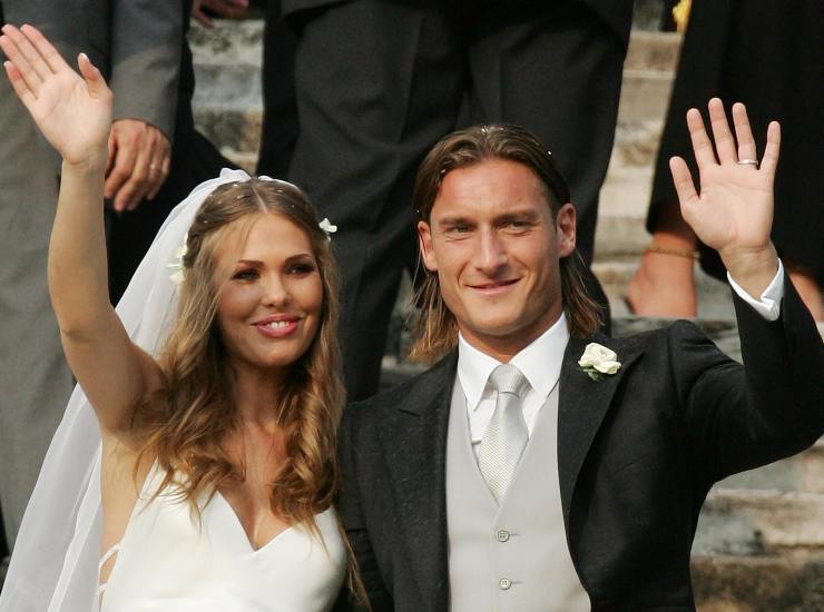 Ilary Blasi e Totti salutano