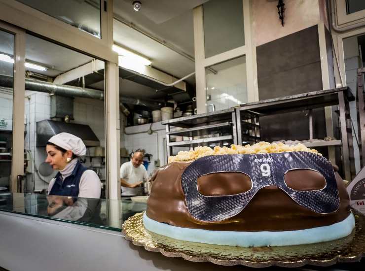 Nata la torta Osimhen a Napoli