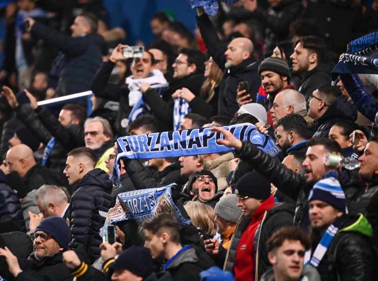 Tifosi azzurri esultano 