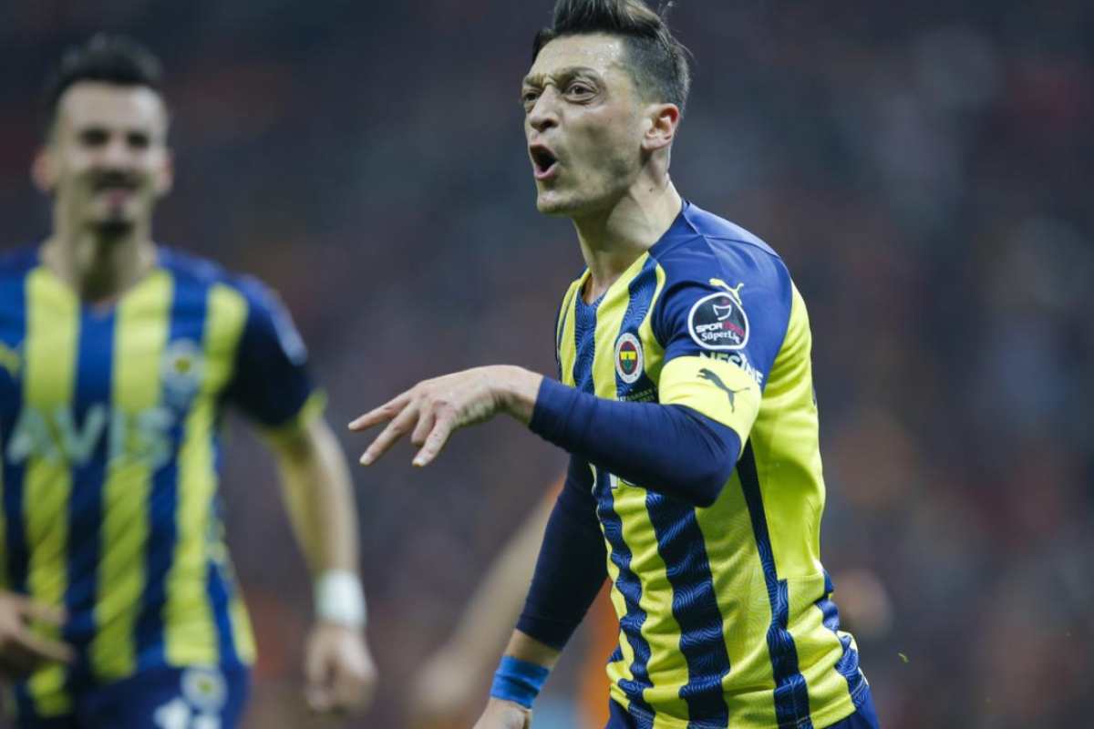 Ozil ritiro