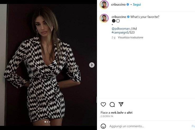 Cristina Buccino, minigonna e scollatura da applausi