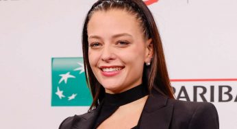 Il costume non la contiene: Silvia Provvedi è scottante in piscina