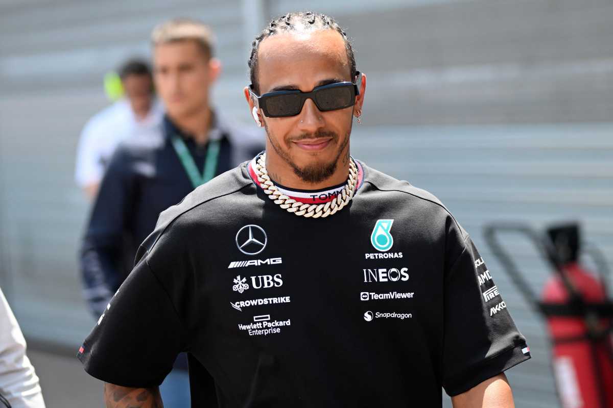 Lewis Hamilton l'ha fatto davanti a tutti: tifosi allibiti