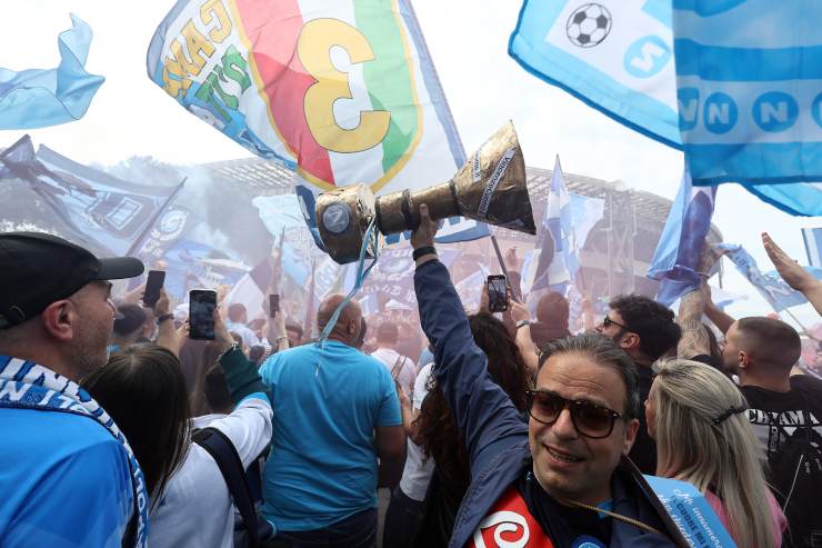 Napoli, rinviata la festa scudetto: spunta anche il racconto della tragedia sfiorata