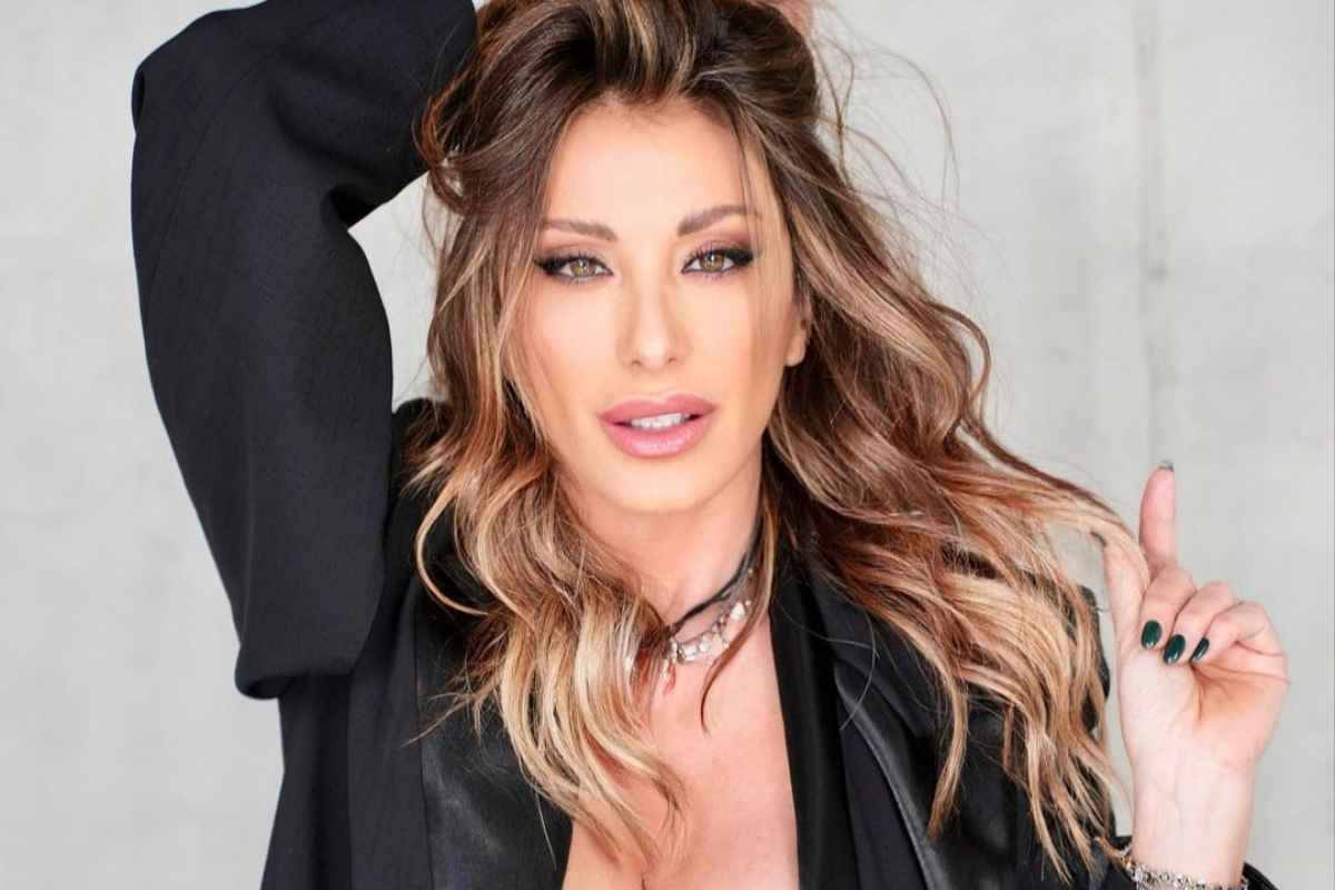 Sabrina Salerno scollatura totale