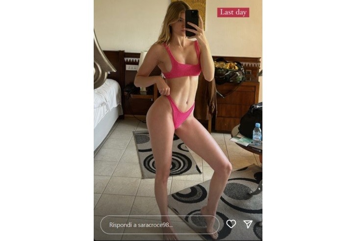 Sara Croce intimo fisico statuario selfie