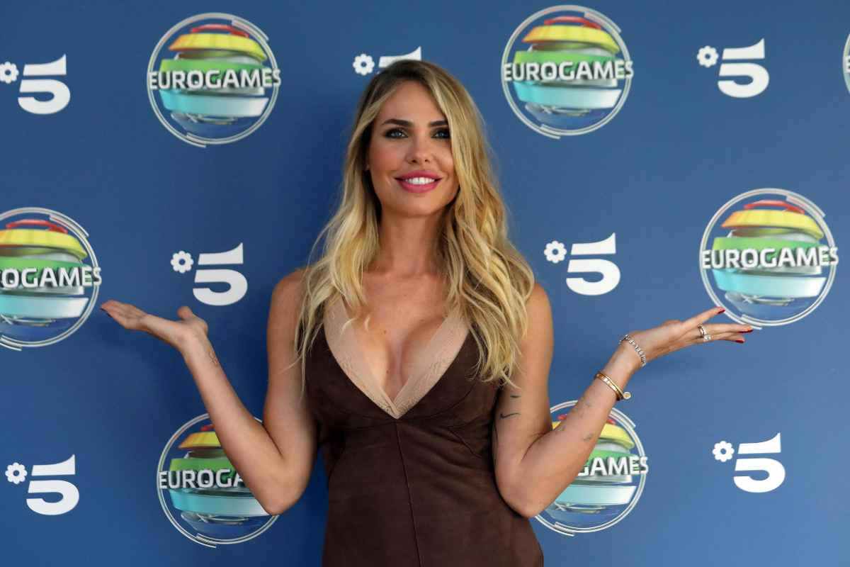 Ilary Blasi, che vestito: tutto trasparente