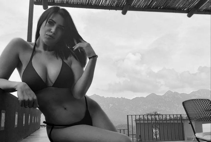 Claudia Ruggeri in bikini: curve esplosive