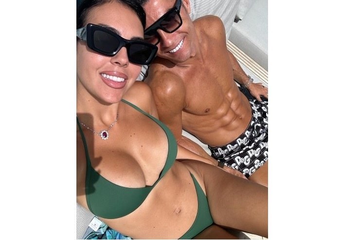 Georgina Rodriguez scatto Cristiano Ronaldo costume