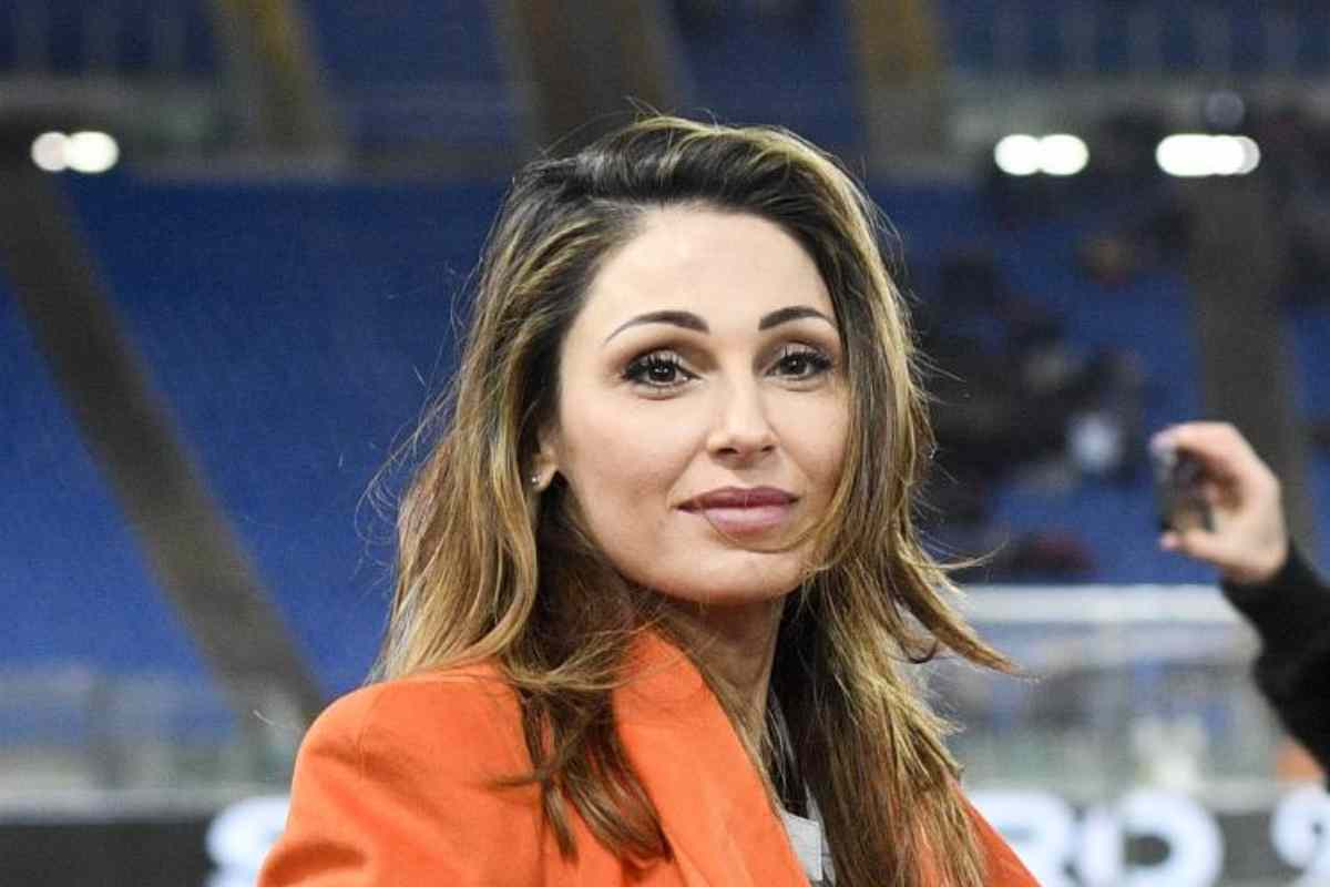 Anna Tatangelo scatti bollenti