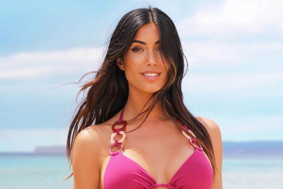 Federica Nargi esagerata: il vestito mostra tutto