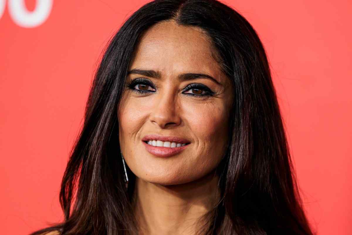 Salma Hayek manda in estasi i suoi fan