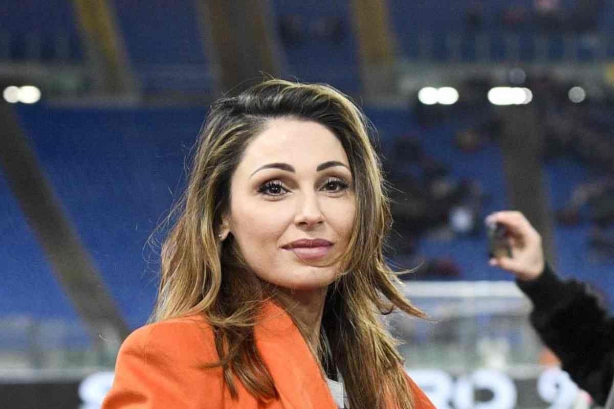 Anna Tatangelo straripante