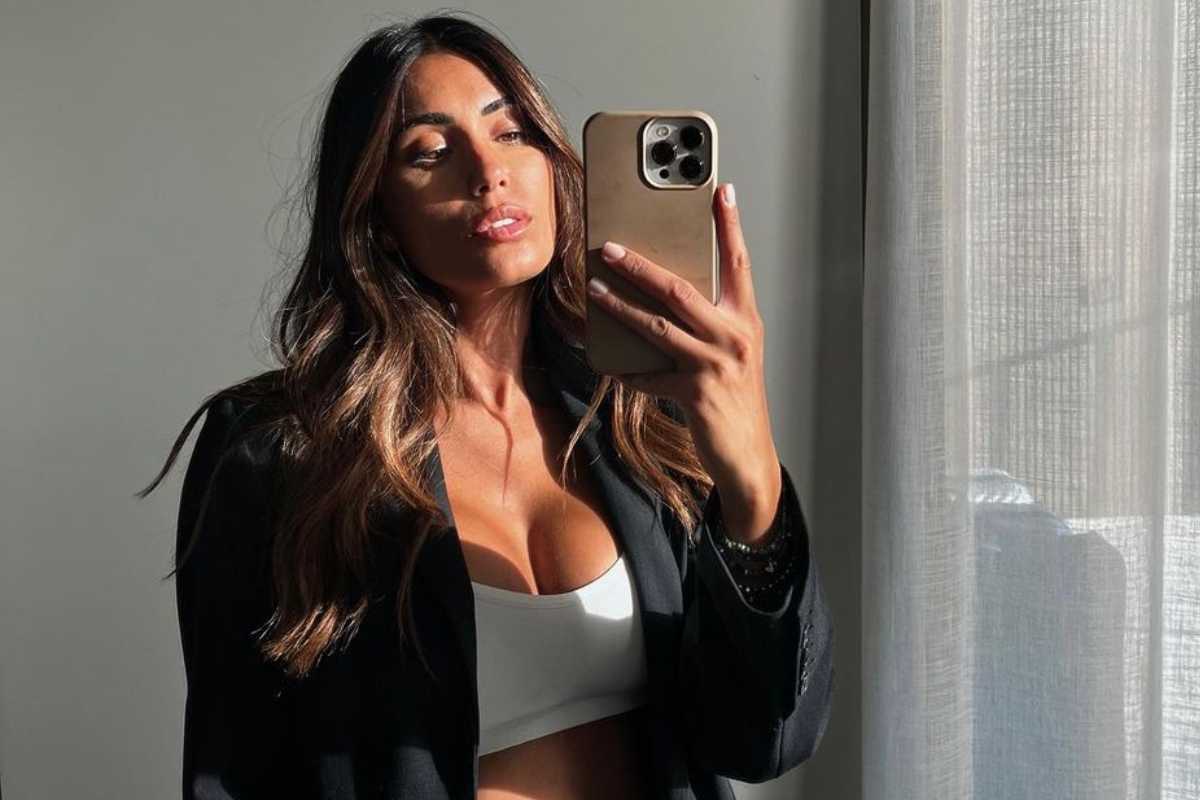 Federica Nargi giacca aperta