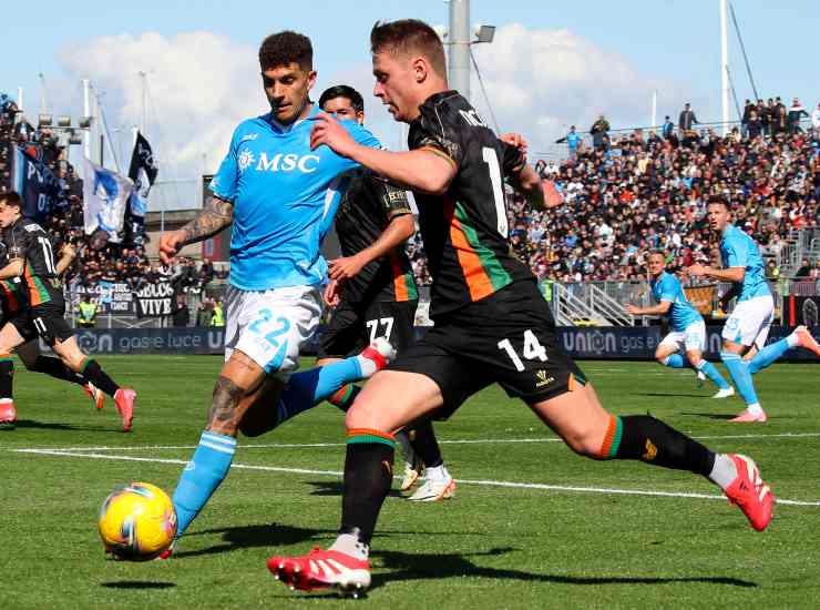 Nicolussi Caviglia contro il Napoli