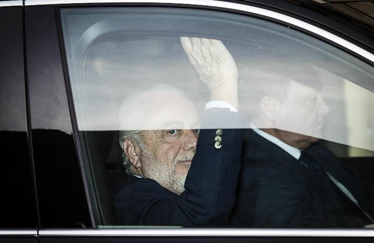 De Laurentiis in auto