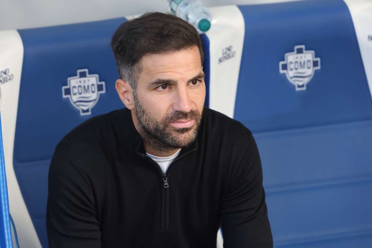 Fabregas seduto in panchina