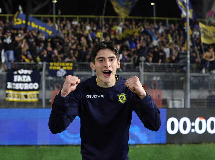 Fortini esulta dopo una vittoria