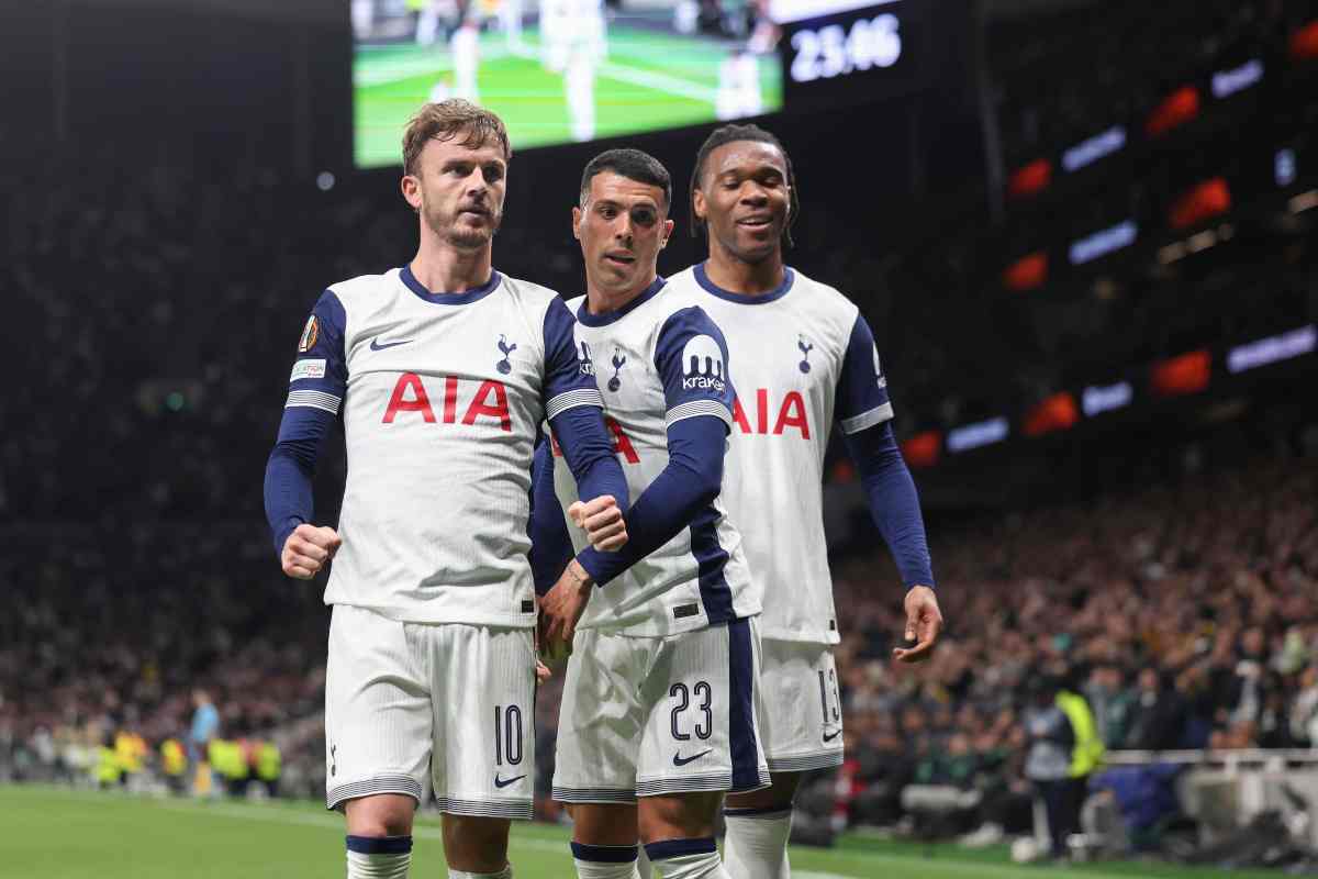Porro e Udogie esultano dopo un gol