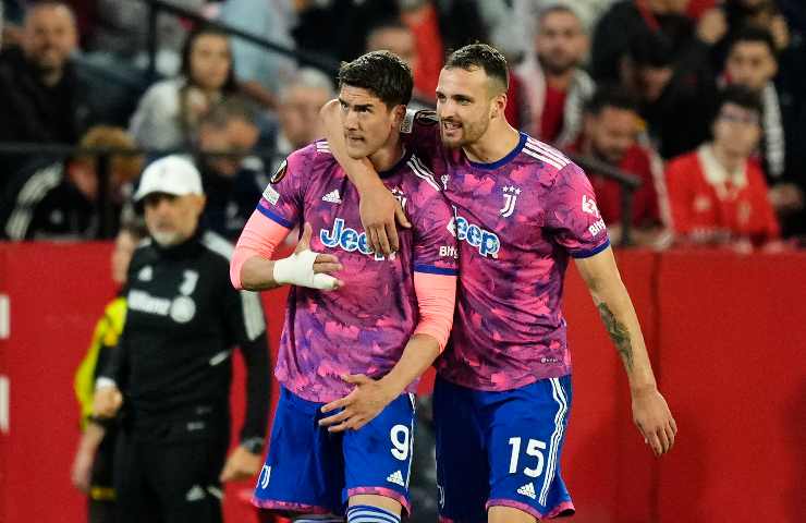 Vlahovic e Gatti esultano