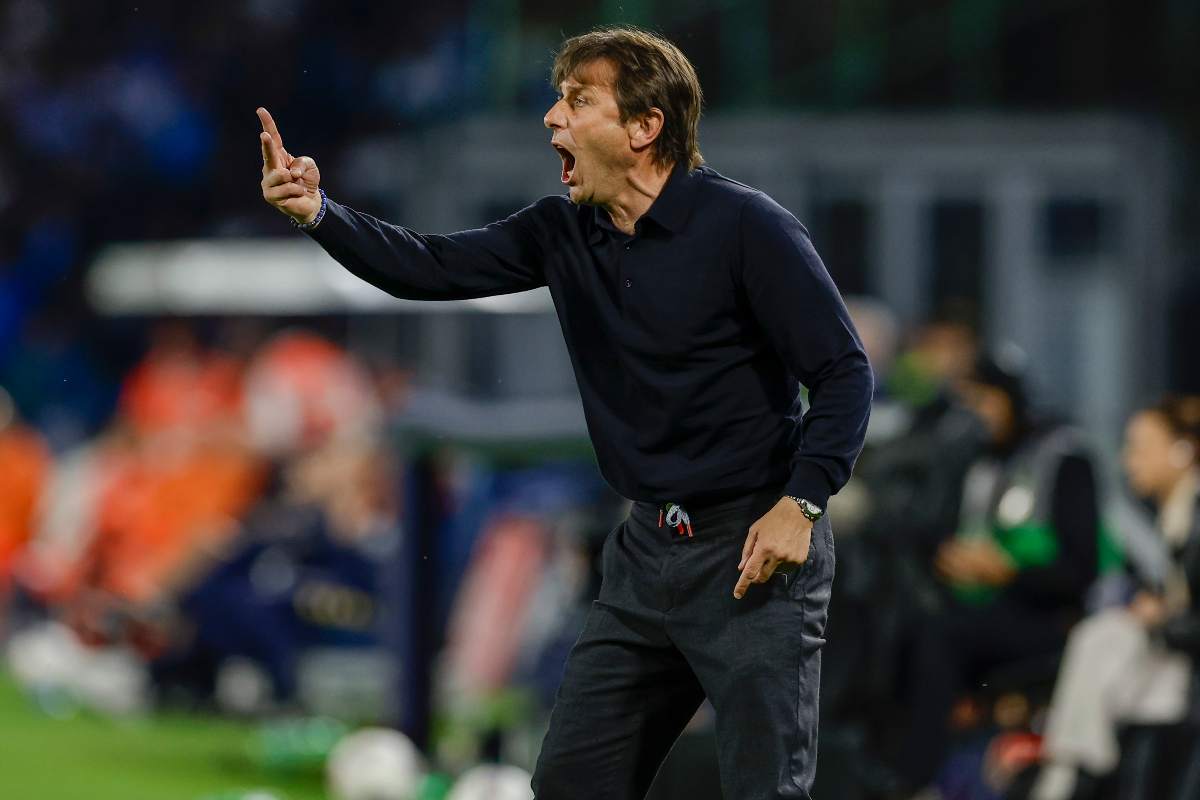 Antonio Conte dà indicazioni