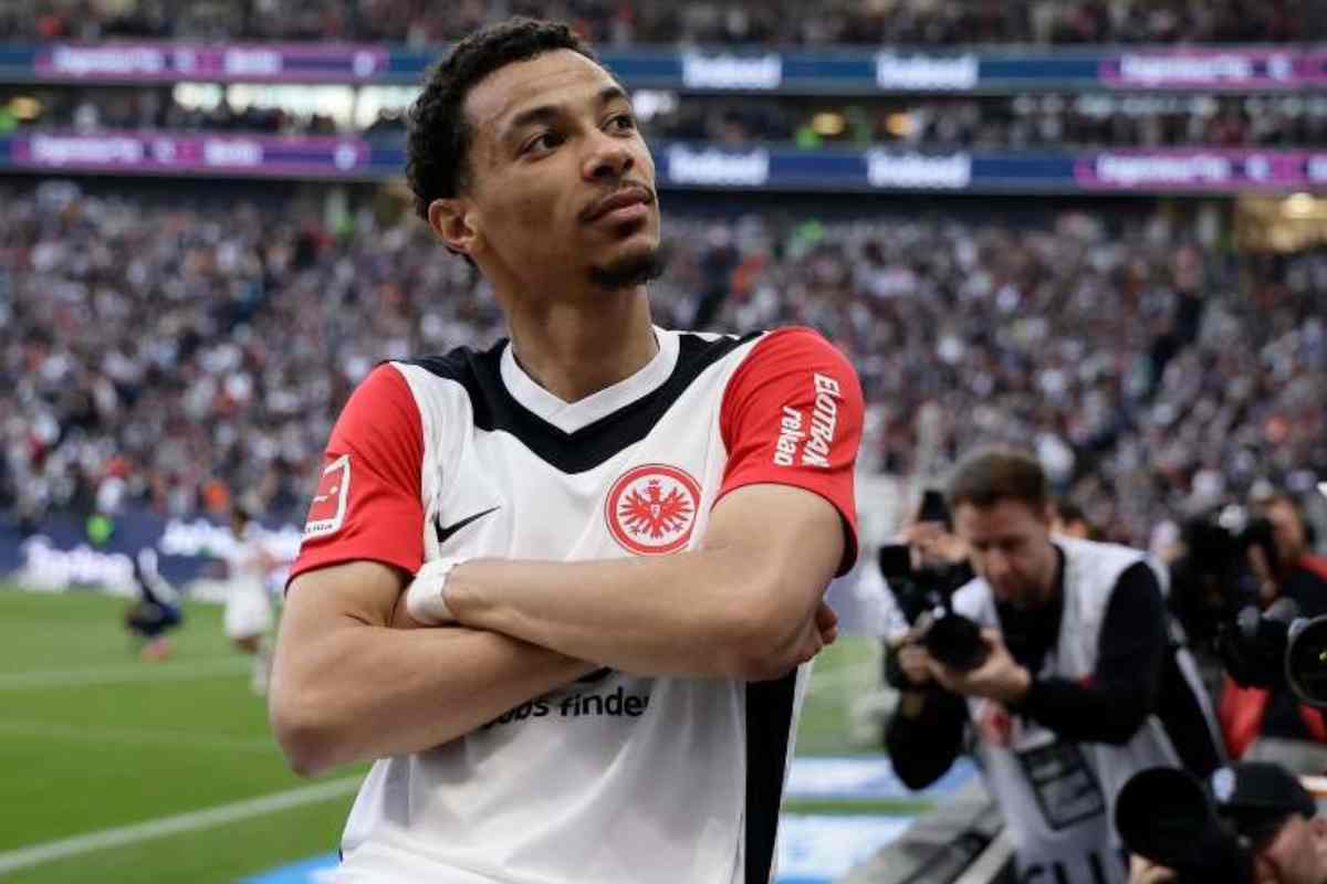 Ekitike esulta dopo un gol