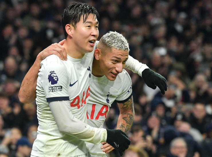 Richarlison esulta con Son